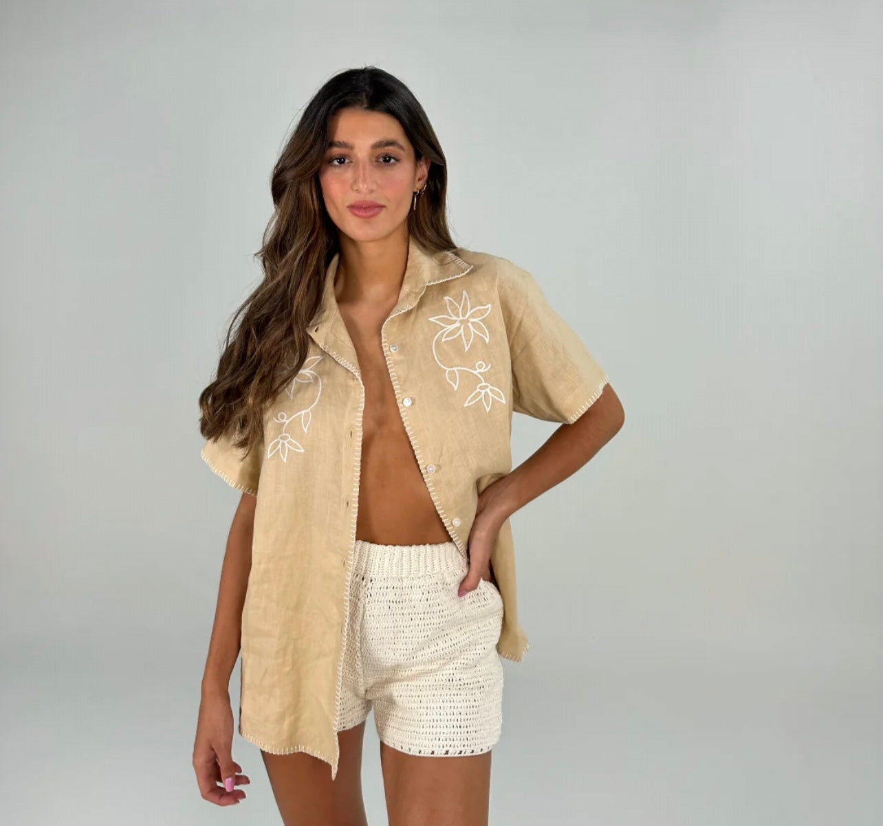 CAMISA DE LINO BORADA BEIGE